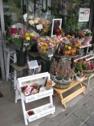 「フラワーショップハナカツ」　（埼玉県越谷市）の花屋店舗写真2